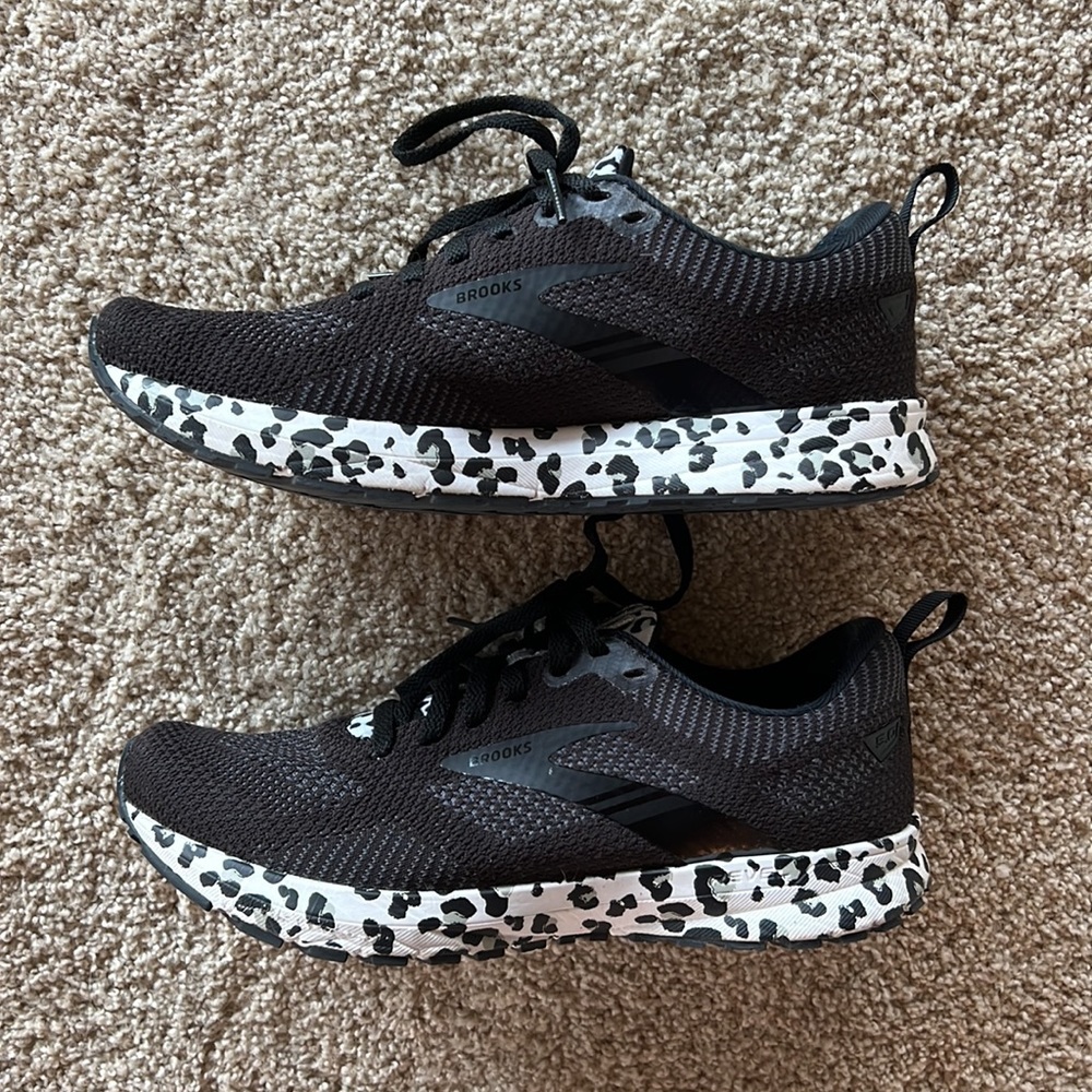 Brooks Revel Running shoe. Size 7.